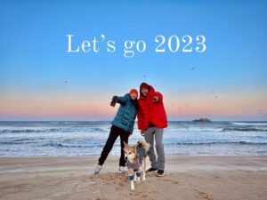 Lee Ki-woo Instagram - ❄️Happy New Year ❄️
모두모두 건강하게 행복하게 
2023년 새해 복 한가득 받으세요!!

테디네 삼총사 2023년도 신나게 레츠꼬우!!!

받은만큼 나눌 줄 아는 한 해로 만들어 보자!!🙋🏻‍♂️

#기우리 #테디네 #letsgo2023
#happynewyear 
#family #bettertogether