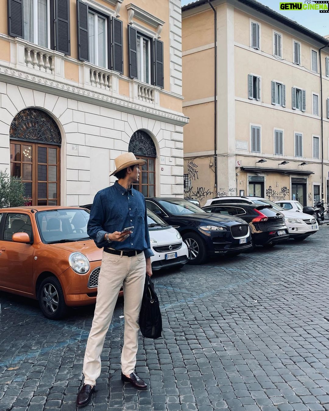 Lee Ki-woo Instagram - ๐ฎ๐นRome ์ดํ๋ฆฌ์์ 3๋์งธ ๊ฐ์
์ ์ด์ด๋ฐ์ ์ฅ์ธ์ด ํ ๋ ํ ๋ ์ ์ฑ๋ค์ฌ ๋ง๋ ! ๋ฏํ.. ๊ทธ๋ฐ ๋ฏํ!! ์
์ธ ๐ 10์ ๋ก!! 10 ์ ๋ก ๋ช
ํ ์๋ค๐ #๊ธฐ์ฐ๋ฆฌ #์ดํ๋ฆฌ #10์ ๋ก์ํ๋ณต #italy #rome #ootd