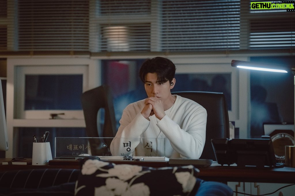 Lee Ki-woo Instagram - π€¨ μ΄λλ§ λ§μ§λ§ ν κΈ°μ μ νμ λ§μ§λ§ νκ° λ°©μ‘ μ€μ
λλ€π κ³Όμ° μ΄ λλΌλ§μ κ²°λ§μ?? κΆκΈνλ€λ©΄ go go Jtbc! #jtbcdrama #κΈ°μ μνμ #μ΄κΈ°μ° #λμμλμ²μ₯μΉ