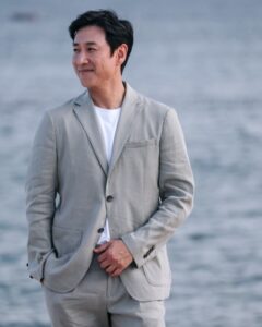 Lee Ki-woo Instagram - 언젠가 조그만 횟집에서 동생들 모아 배부르게 사주시고 실컷 수다 떨고 마시고 기우야 이렇게 보니까 너무 좋다 또 보자.. 잊으실만하면 연락드려서 귀찮게 해드릴걸 동생들 모아놓고 한 번이라도 더 불러낼걸 이렇게 찾아뵈어서 너무 죄송하고 가슴이 아픕니다. 누구보다 소탈하고 선했고 항상 주변 사람들에게 따뜻했던. 기억하겠습니다. 편히 쉬세요 형.