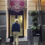 Lee Ki-woo Instagram - 🇮🇹Rome 이태리에서 3대째 가업을 이어받아 장인이 한 땀 한 땀 정성들여 만든! 듯한.. 그런 듯한!! 셔츠👔 10유로!! 10 유로 명품 샀다😎 #기우리 #이태리 #10유로의행복 #italy #rome #ootd
