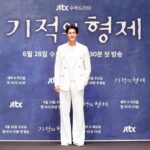 Lee Ki-woo Instagram - ✨ 드디어 오늘 밤 10시 30분!! 기적의 형제가 방송됩니다!! 한주의 피로가 쌓여가는 수요일 밤. JTBC 드라마 기적의 형제와 함께 피로 푸시고 숙면하세요~ 신선한 재미 기우리가 보장 합니다😎 #기적의형제 #박찬홍감독님 #김지우작가님 #오만석 #정우 #이기우 #박유림 #배현성 #jtbc드라마