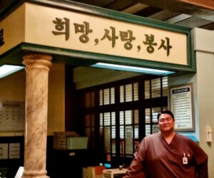 Lee Kyu-ho Instagram - 희망, 사랑, 봉사 낭만에 대하여... 원조 구씨 컴백 😎 #이규호 #이배우 #미스터구 #낭만닥터김사부 #시즌3 #낭만닥터김사부3 #한석규 #안효섭 #이성경 #돌담 #돌담병원 #낭만에대하여