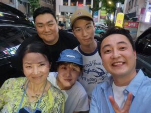 Lee Kyu-ho Instagram - 종방연 기록 그리고 엄간과 이과장님 

그리고 단체사진

#이규호 #이배우 #미스터구 #유인식 #강보승 #한석규
#유연석 #안효섭 #이성경 #임원희 #진경 #변우민 #김주헌 #소주연 #김민재 #이홍내 #이신영 #윤나무 #고상호
#신동욱 #윤보라 #정지안 #낭만닥터김사부3