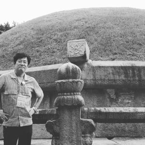 Lee Kyung-kyu Instagram - 피디로 데뷔해서 두번째 촬영 역사를찾아서 선릉  성종왕릉 앞에서