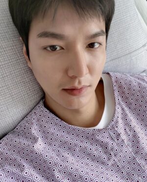 Lee Min-ho Instagram - 새해에도 다들 행복하자요
