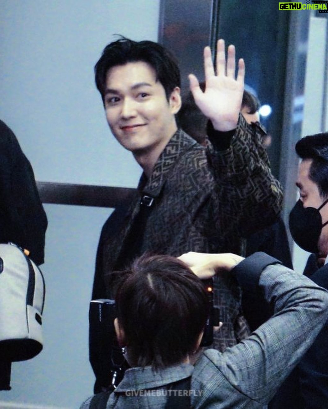 Lee Min-ho Instagram - thanks for @fendi NY bye😘