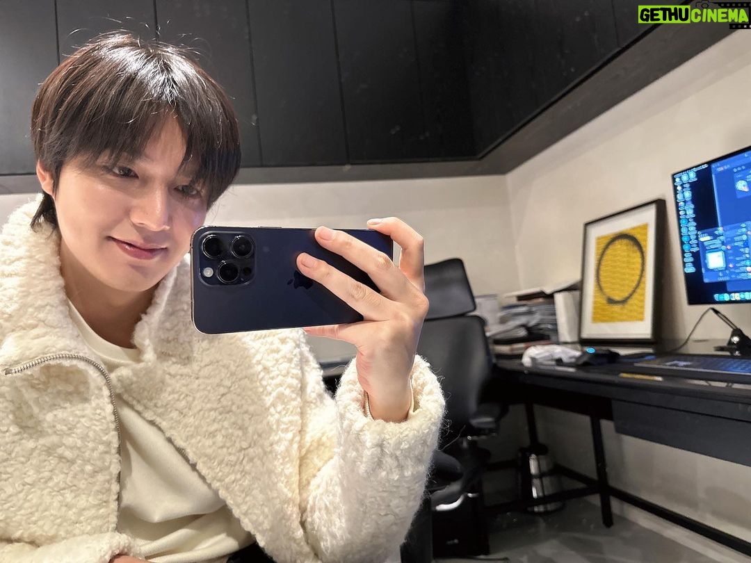 Lee Min-ho Instagram - 다들 한해 마무리 잘하시고 새해엔 몸도 마음도 더 건강스 happy new year😘