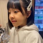 Lee Yoon-ji Instagram - 한놈은 눈코입이꽉차게생기고 한놈은 눈코입이오종종들었는데 어딘가닮고 완전히 다른. 엄마가망친앞머리전문가손길받고,라니소원하던네일하기 꼬맹이는 언니덕에득템 태훈쌤 온유쌤 고마워잉🌈 #오랜만에사진을추릴수없이귀엽다#언니는뉴진스뱅#꼬맹인처키뱅