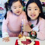 Lee Yoon-ji Instagram – 아이뻐내큰딸 아귀여워똥깡아지 달달한 연말 보내세효. #라쏘네n번째크리스마뜨
