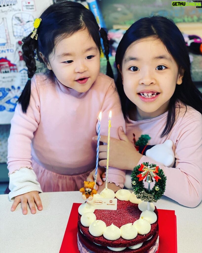 Lee Yoon-ji Instagram - 아이뻐내큰딸 아귀여워똥깡아지 달달한 연말 보내세효. #라쏘네n번째크리스마뜨