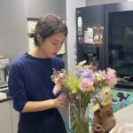 Lee Yoon-ji Instagram - 군고구마와꽃. #그대들이밤안녕하시기를