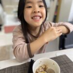 Lee Yoon-ji Instagram - 늦점심을 먹으며 아이가 물었다 엄마엄마 세상에서 가장 달콤한 라면이 뭐게? 음..... 너라면? 답을듣곤 씩 웃는게 답은 아닌게 분명했다. 그리곤 거의비슷해! 한다 #답은#당신과함께라면 이야! 사랑하는 내 첫 아이 라니야. 너라면, 너와함께라면 정말이지 달콤한인생이다. #달콤한라면#라니라면