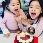 Lee Yoon-ji Instagram – 아이뻐내큰딸 아귀여워똥깡아지 달달한 연말 보내세효. #라쏘네n번째크리스마뜨