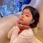 Lee Yoon-ji Instagram - 2023년 올해의마지막기록. 아이들과따뜻한곳에서 하염없이바다를바라보다가 돌아왔어요. 바닷가에서 접한 슬픈소식에 발을동동 굴렀지만 그 바다앞에서 떠난선배를 향해 기도했지요. 우리모두가, 모두의소중한 사람들의 평안을 기도하는 밤이되기를 바래봅니다. 한해, 참 고생많았다고. 내년에는 더욱 응원하겠노라고..잊지않고 스스로에게도 꼭 말해주기로해요. 더욱 낮게, 정진하고.. 더욱 깊게 사랑하겠습니다. #라쏘네#2023안녕#남편아누구보다고생했다#아이들아잘크느라아빠보다고생했다#부모님참말감사합니다#그리고나자신아욕봤데이