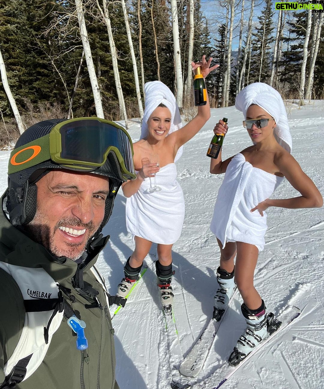 Lele Pons Instagram - Happy Holidays from Aspen❄️❤️❄️❤️❄️