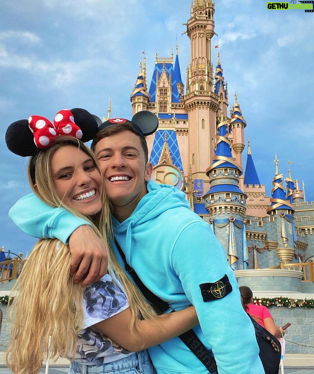 Lele Pons Instagram - Happy Birthday to the love of my life and husband❤️ te amo mi amor! You bring happiness to everyone who knows you and have the sweetest heart. I’m so lucky to have someone as talented, funny, charming, passionate, and honest as you in my life! You’re my best friend and the person i want to have kids with one day❤️ Feliz cumpleaños al amor de mi vida y esposo❤️ te amo mi amor! Haces feliz a todos los que te conocen y tienes el corazón más dulce. ¡Soy tan afortunada de tener a alguien tan talentoso, divertido, encantador, apasionado y honesto como tú en mi vida! Eres mi mejor amigo y la persona con la que quiero tener hijos algún día❤️