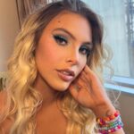 Lele Pons Instagram - CRYING… SCREAMING!!😭😭😭 I have the best husband! Not only did he get me Taylor swift concert tickets as a gift but also my friends tickets! For many its not a big deal but its the thought that counts and how grateful i am to have @guaynaa Literal tengo el mejor esposo del mundo…No solo me regalo tickets para ir al concierto de Taylor Swift como regalo, pero también tickets para mis amigas! Para muchos no significa nada pero es el detalle que cuenta y lo mucho que me siento afortunada de tener a alguin como @guaynaa 🥹🥹🥹🥹🥹🥹