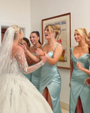 Lele Pons Instagram - Bridesmaids Reveal ❤️🥺 ( Dreesses from @pninatornai @kleinfeldbridal ) 

@isadorafigueroa @isabelagrutman @hannahstocking @parishilton @anitta @nicolegarcia @nanavivas13 @kimberly.loaiza