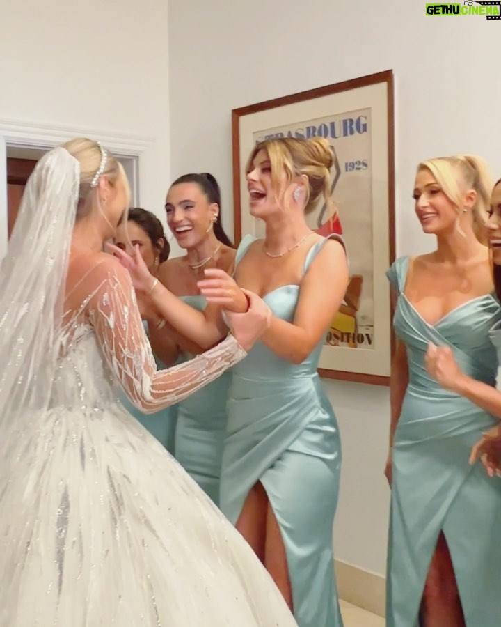 Lele Pons - 2.3 Million Likes - Bridesmaids Reveal ❤️🥺 ( Dreesses from @pninatornai @kleinfeldbridal )
@isadorafigueroa @isabelagrutman @hannahstocking @parishilton @anitta @nicolegarcia @nanavivas13 @kimberly.loaiza