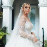 Lele Pons Instagram - My 3 looks❤️ 1st: @zuhairmuradofficial 2nd: @pninatornai @kleinfeldbridal @jaredthegalleriaofjewelry @naturalizer 3: @julievinobridal