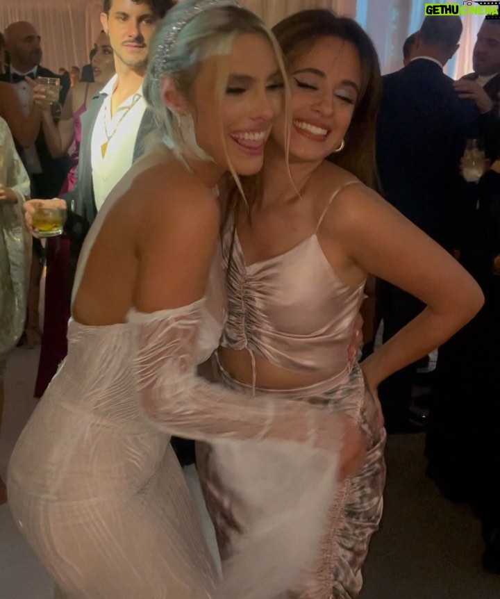 Lele Pons - 2.9 Million Likes - Last wedding post 💍❤️
wedding planner: @giannasanfilippo
Caterer: @eventsmarus
Cake @divinedelicaciescakes