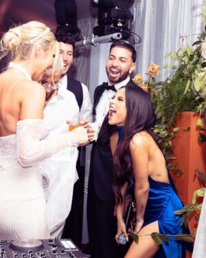 Lele Pons Instagram - Last wedding post 💍❤️

wedding planner: @giannasanfilippo 
Caterer: @eventsmarus
Cake @divinedelicaciescakes