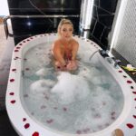 Lele Pons Instagram - Honeymoon / Luna de Miel🧡 (DUBAI) Thank you @hiltondubaipalm @hiltonhotels for having us ! #hiltonpartner @visit.dubai - Dubai Tourism @platinumheritage - Desert safari