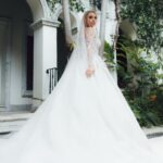 Lele Pons Instagram - My 3 looks❤️ 1st: @zuhairmuradofficial 2nd: @pninatornai @kleinfeldbridal @jaredthegalleriaofjewelry @naturalizer 3: @julievinobridal
