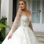 Lele Pons Instagram - My 3 looks❤️ 1st: @zuhairmuradofficial 2nd: @pninatornai @kleinfeldbridal @jaredthegalleriaofjewelry @naturalizer 3: @julievinobridal