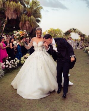 Lele Pons Instagram - 3/4/23 💍❤️

Bridesmaids dresses: @pninatornai @kleinfeldbridal @naturalizer 

Florist: @bircheventdesign

Event design: @giannasanfilippo