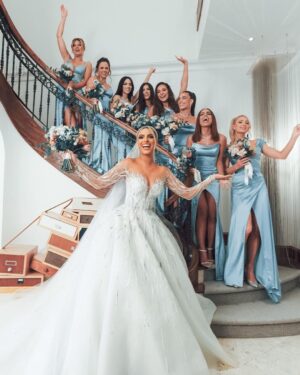 Lele Pons Instagram - 3/4/23 💍❤️

Bridesmaids dresses: @pninatornai @kleinfeldbridal @naturalizer 

Florist: @bircheventdesign

Event design: @giannasanfilippo