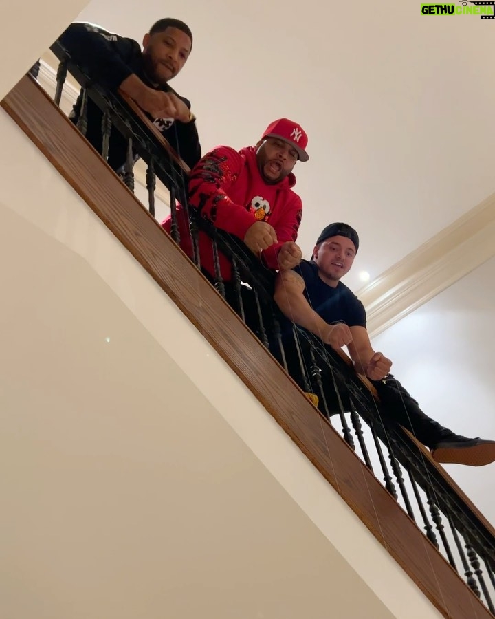 Lele Pons Instagram - BEHIND THE SCENES 😂😂😂 @lelihernandez @ivy_ros_ @kevinleon67._ @enerjayofficial