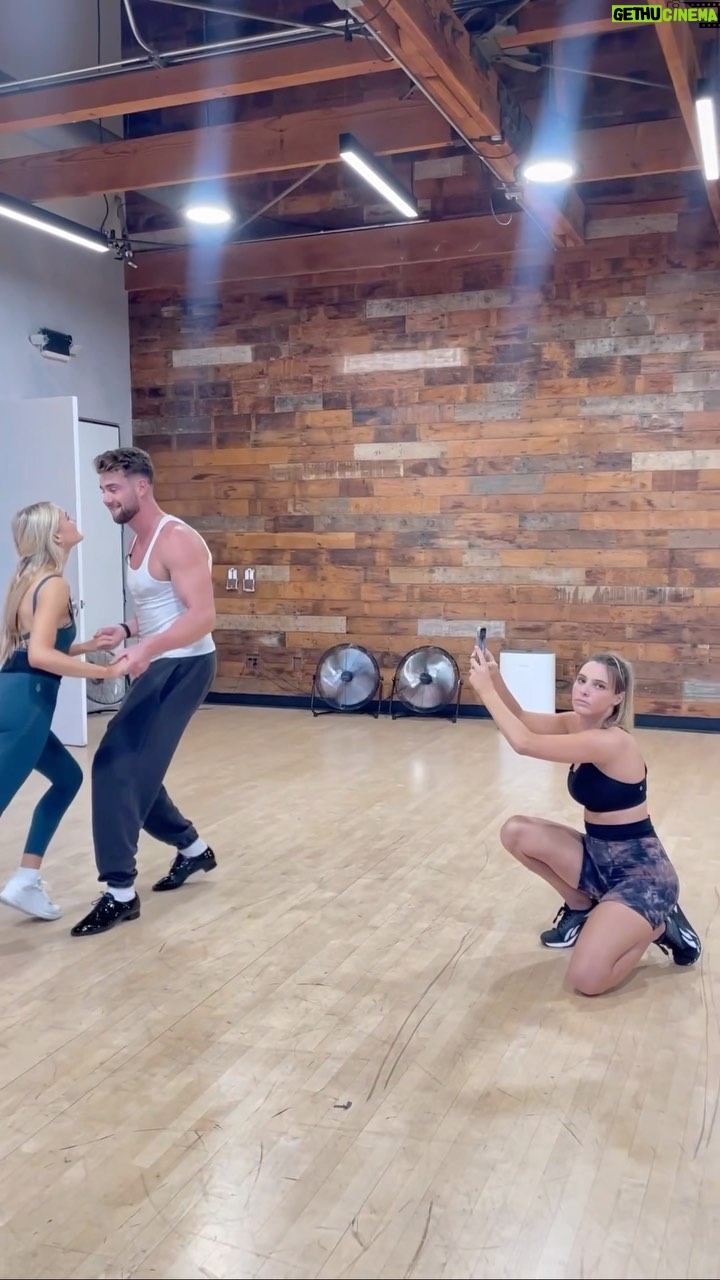 Lele Pons Instagram - Thirdwheeling this season on @dancingwiththestars 😑 (i miss my husband)