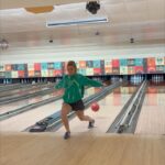 Lele Pons Instagram - This is how i Bowl🤣🎳 @johannvera