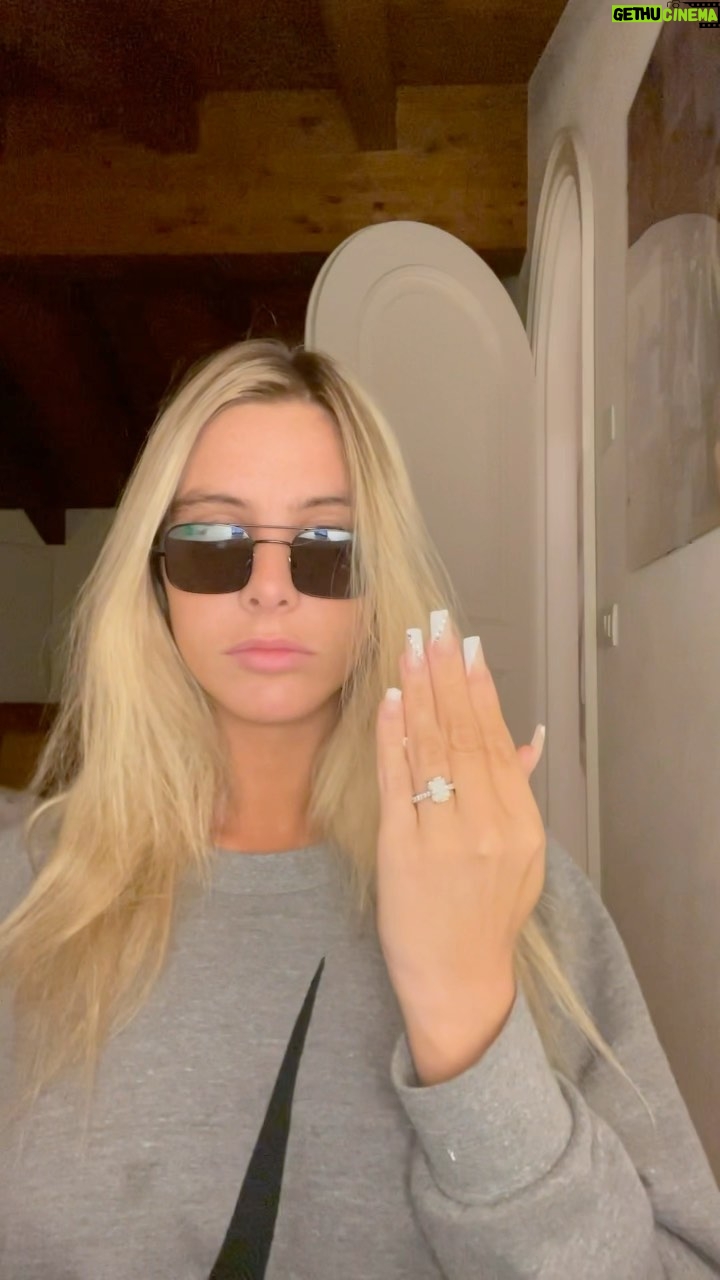 Lele Pons - 2.2 Million Likes - THIRD TIMES A CHARM 🤣🤣
LA TERCERA ES LA VENCIDA 🤣🤣
