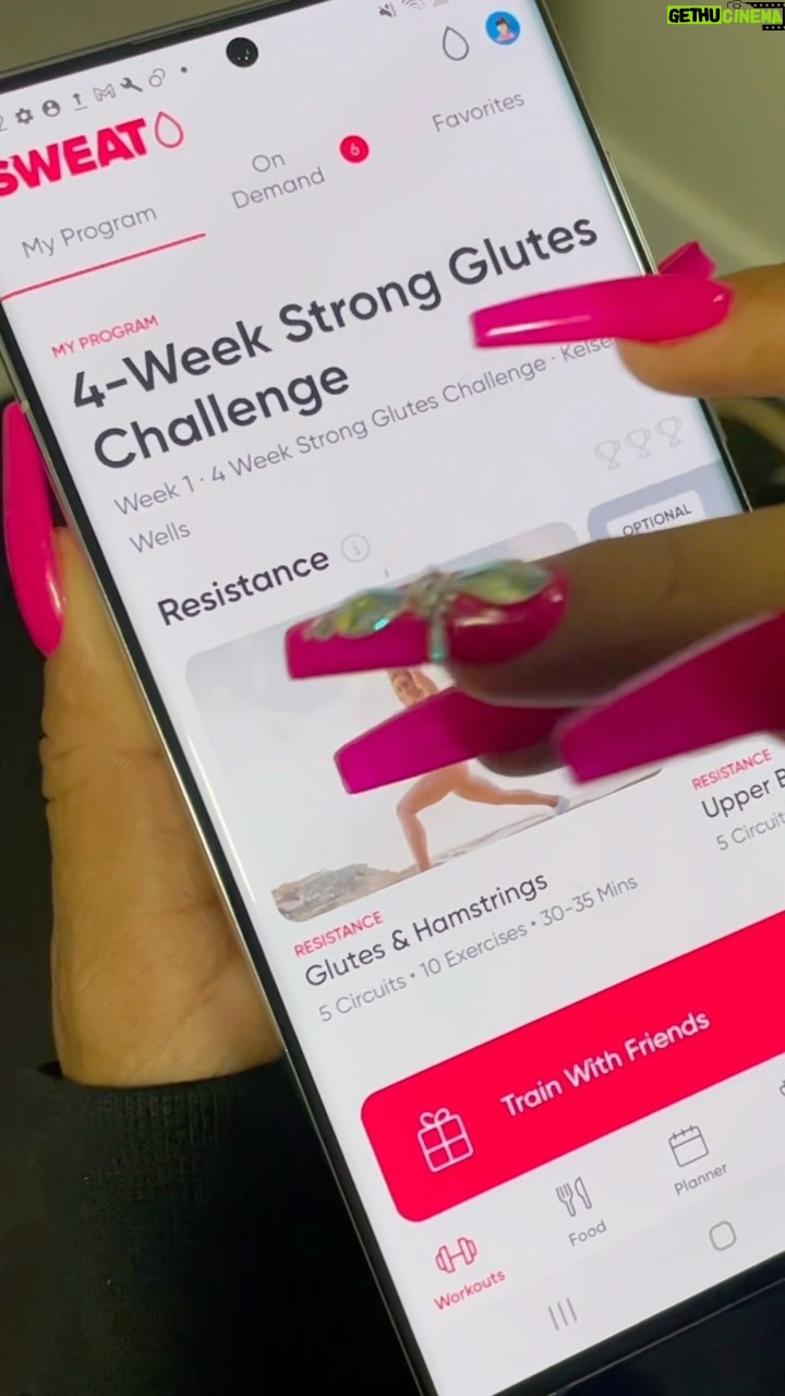 Lele Pons Instagram - Stay tuned for the after reveal of my booty workout challenge #ad Want to join me? Use my promo code Lele30 for 30% off, head to sweat.com 🍑