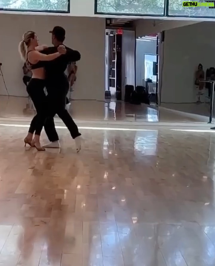 Lele Pons Instagram - TONIGHT!!!! “Dancing with the Stars!” more than a month of training! 5 days a week, 4 hours a day , strict nutritious diet, and cold ice baths! Lets gooo 💪🏼💪🏼💪🏼!!!! WISH ME LUCK!!!! @dancingwiththestars On @abcnetwork
