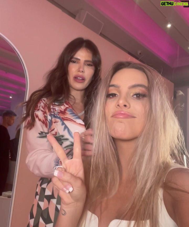 Lele Pons Instagram - Hair makes such a big difference 😳❤️😍 @sharkbeauty #sharkflexstyle @dafne_evangelista #Sponsoredbysharkbeauty #ForAllHairkind