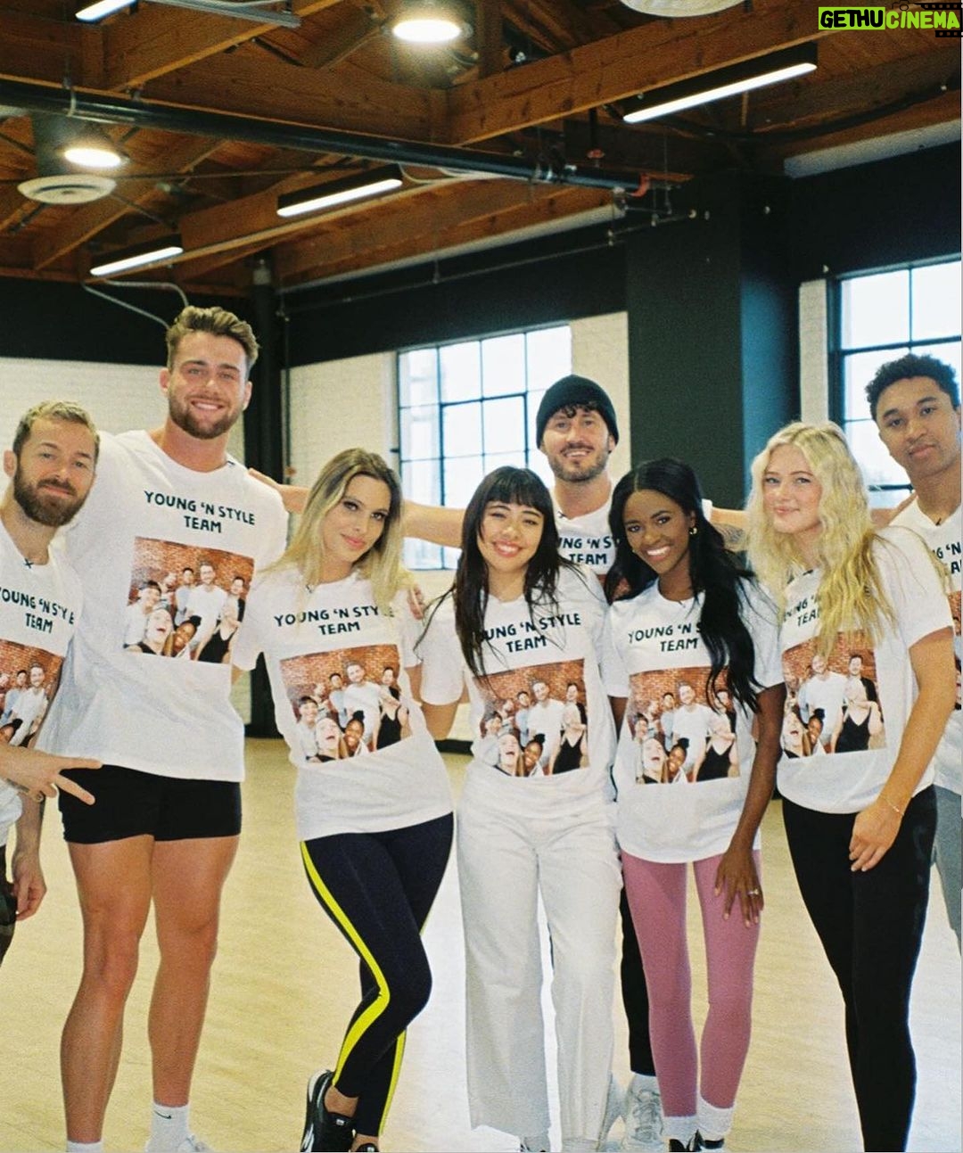 Lele Pons Instagram - SOME OF THE MANY PEOPLE IM THANKFUL FOR^^^^🙏🏼❤️ #happythanksgivng