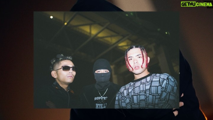 Leon Fanourakis Instagram - 🎬NEW VIDEO🎬 DAISOUSA feat. ralph - Leon Fanourakis, SANTAWORLDVIEW & Xansei リンクはハイライトから✔︎ Dir. @thibault.tresca & @cez.mov @leonfanourakis @santaworldview.official @ralph_ganesh @yungxansei @onepercent.jp #DAISOUSA #XEONWORLDVIEW #XWV