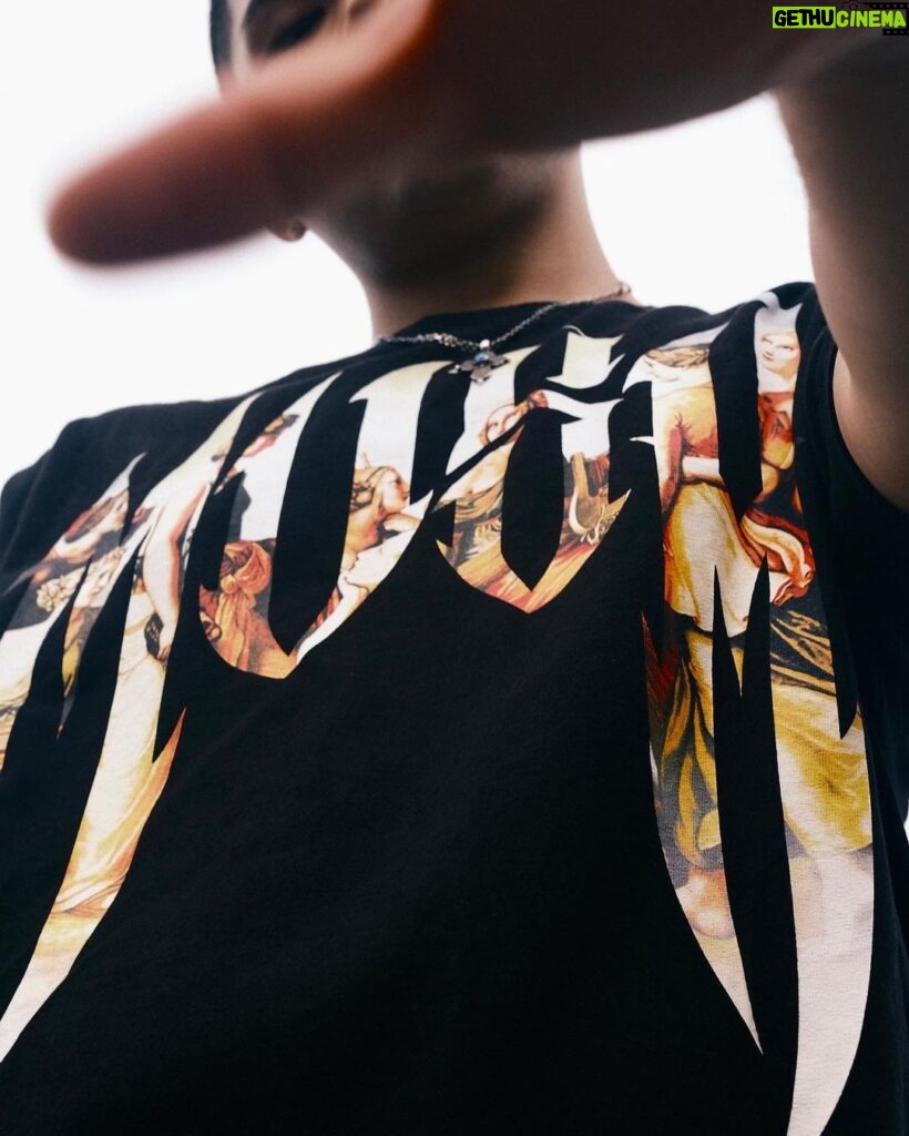 Leon Fanourakis Instagram - 🦁Leon Fanourakis x LFYT "MUSA" Merch🦁 ⁡ 今週日曜から開始する俺の5大都市ツアーにてLFYT @lafayette_nyc とコラボして作ったTシャツを販売するよ👕❤️‍🔥一緒にデザインして楽しかった😆 全会場で販売するから買ってね💪 ⁡ Thank you @lafayettecrew @a_killa045 Photo by @e.can.z @onepercent.jp