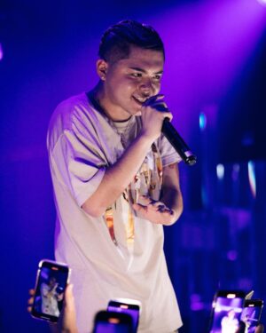 Leon Fanourakis Instagram - 僕のワンマンライブ
MUSA TOURでLFYTとコラボして作ったTシャツとステッカーをオンラインショップで販売スタート❤️‍🔥

買えなかった人は今すぐゲットして🦁

リンクはハイライトから💪

Leon Fanourakis X LFYT “MUSA” MERCH
@lafayette_nyc 
@lafayettecrew 
@_24young_ 
@e.can.z 
@onepercent.jp