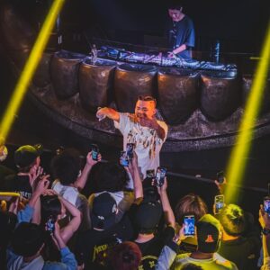 Leon Fanourakis Instagram - 札幌ありがとう🦁❤️‍🔥
Photo by @keisuke_jpn_spk 

@santaworldview.official 
@dj_inergy 
@kingxmhu 
@onepercent.jp