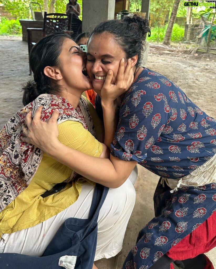 Leona Lishoy Instagram - 2023 #dump Here’s to strong friendship, more bites, more of ammamma, more goofiness, more hugs and kisses, more of random sketching on the sets, more and more of paapu and a disciplined sleep pattern. Here’s to 2024. Cheers 🥂