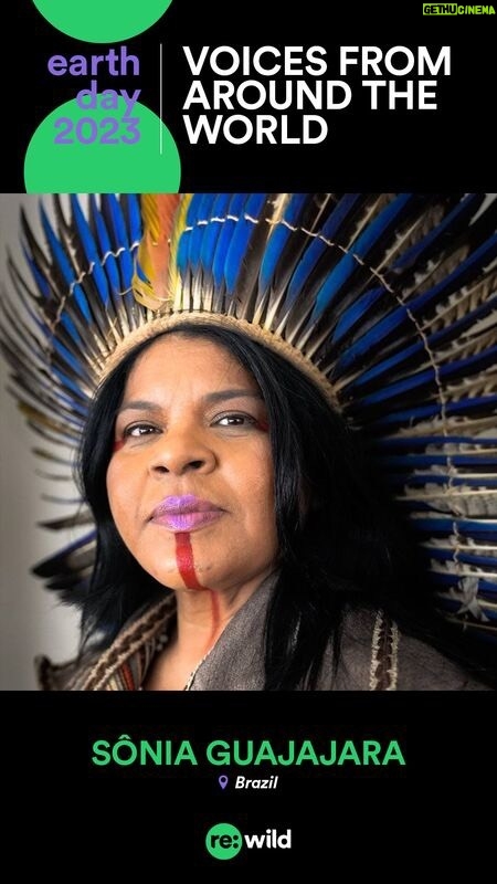 Leonardo DiCaprio Instagram - “Earth is asking for help and it is the world’s Indigenous peoples who must be recognized as leaders in healing our planet,” says Brazil’s first-ever Minister for Indigenous Peoples, Sônia Guajajara. Sônia has dedicated her life both to Indigenous rights and to the Amazon Rainforest, which are inherently connected. During the previous administration in Brazil, Sônia fought against anti-Indigenous legislation, the destruction of Indigenous lands by extractive industry, and the rapid deforestation of the rainforest. She brought together and inspired Indigenous ethnic groups across the country to do the same. In 2018, she became the first Indigenous woman to appear on a presidential ticket in Brazil and in 2022, she was named one of Time Magazine’s (@time) 100 most influential people of 2022. Last month I was proud to present the Healer Award to Sônia at the Green Carpet Fashion Awards. Let’s join Sônia this #EarthDay2023 and every day in calling for the reforestation of minds and the preservation of the link between the right to life and the protection and restoration of nature.
Video provided by @marcosamend @leo.otero