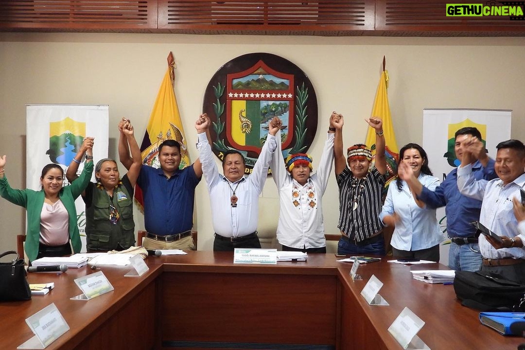 Leonardo DiCaprio - 253.6K Likes - Thanks to the incredible leadership of Ecuador’s provincial government of Morono Santiago and four Indigenous nationalities, the country has established one of the largest nature reserves in the Amazon region this month. The Tarímiat Pujutaí Nuṉka Reserve (which translates to ‘Territory for Well-being’ in the Shuar Indigenous language) covers more than 3 million acres of the Andean and Amazonian forests in Ecuador.
The new reserve is in the Morona Santiago province, which includes the territories of the Shuar and Achuar Indigenous communities, who have guarded these forests for thousands of years. Its creation recognizes the territorial rights of the Shaur and Achuar peoples and allows them to protect and manage the area according to their collective traditions, while supporting sustainable livelihoods.
The reserve overlaps with the Cordillera de Kutukú, Cordillera del Condor, Concha and Territorio Achuar Key Biodiversity Areas, places that are critical to the planet’s persistence of biodiversity. The region is home to more than 1,000 bird species, the Near Threatened Jaguar, and the Vulnerable Spectacled Bear and Lowland Tapir. It is also one of the country’s wildlands with the most plant species found nowhere else in the world.
In addition to the Shuar and Achuar communities and @prefecturamoronasantiago, this victory was made possible by the technical assistance of @naturecultureinternational, and the financial support of @andesamazonfund, Wyss Foundation, Art into Acres, @bezosearthfund, NICFI, NORAD, and @rewild.
📷: Naturaleza and Cultura Internacional NCI