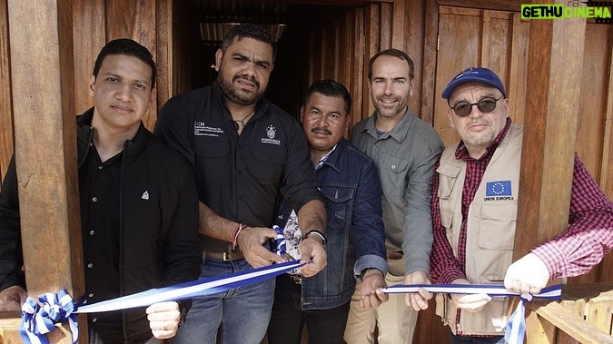 Leonardo DiCaprio - 324.3K Likes - Congratulations to the government of Honduras for establishing the first inter-institutional control post to protect the critical Tawahka Asangni Reserve and Rio Platano Biosphere Reserve in the Honduran Moskitia Forest.
The Moskitia Forest is one of the Five Great Forests of Mesoamerica and it is critical to protecting the region's biodiversity and ensuring its resilience to climate change. In addition to vital forests and endangered wildlife, the new control post will help to protect Indigenous Tawahka and Miskitu communities from land grabs, deforestation, and violence driven by illicit cattle ranchers.
This is one of a number of actions necessary to fulfill the administration’s commitments to the conservation and restoration of the Moskitia Forest.
📷 : Daniel Olivera and Jhonny Sevilla/Wildlife Conservation Society