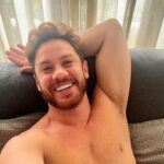 Leonardo Miggiorin Instagram - Um sorriso abre portas e a gratidão te leva a lugares inimagináveis! 💙🌻 #obrigado