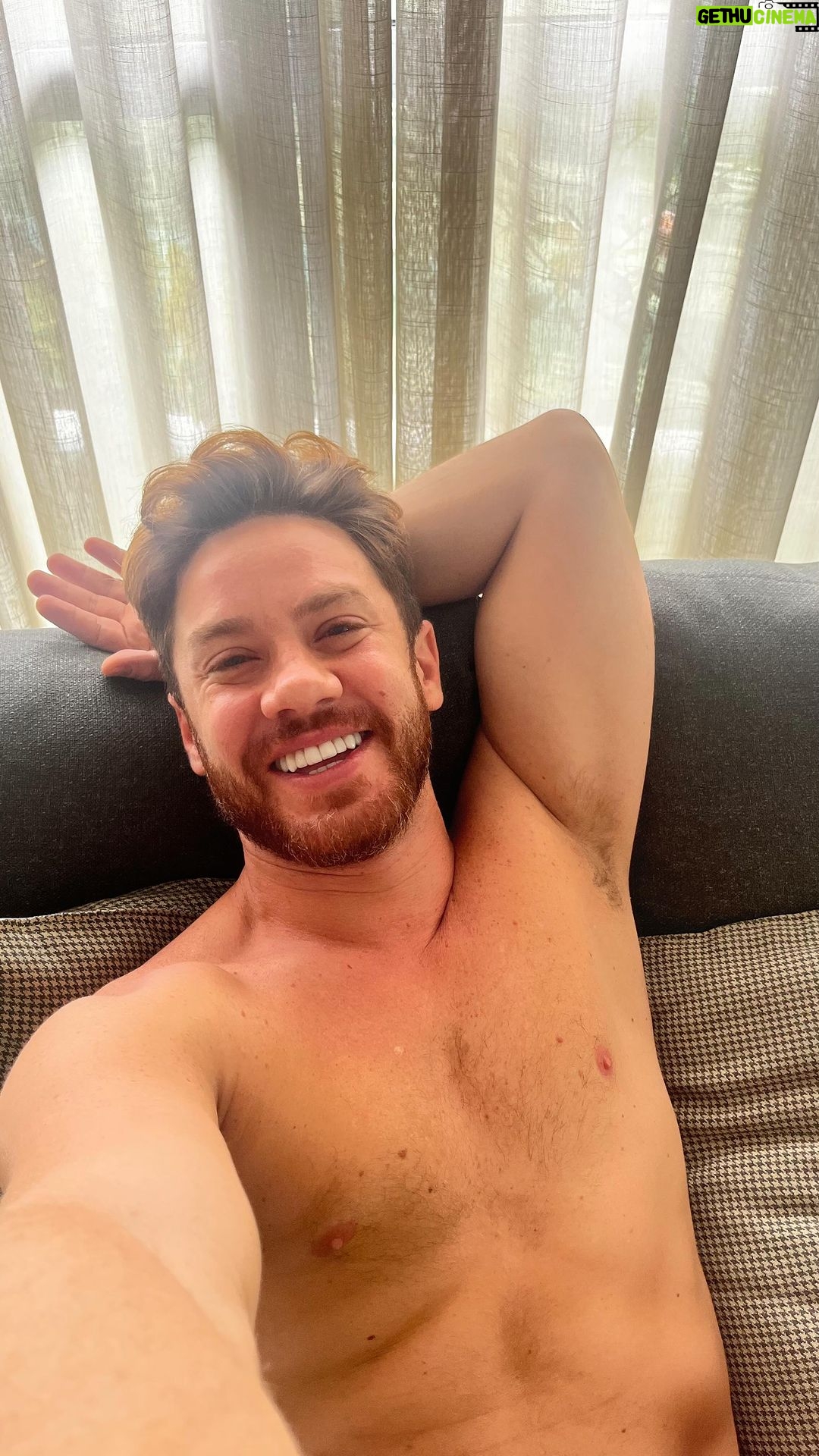 Leonardo Miggiorin - 16.4K Likes - Um sorriso abre portas e a gratidão te leva a lugares inimagináveis! 💙🌻
#obrigado